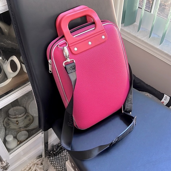 BOMBATA Hot Pink Computer/ iPad Hard Case Bag with Shoulder Strap - Picture 5 of 5